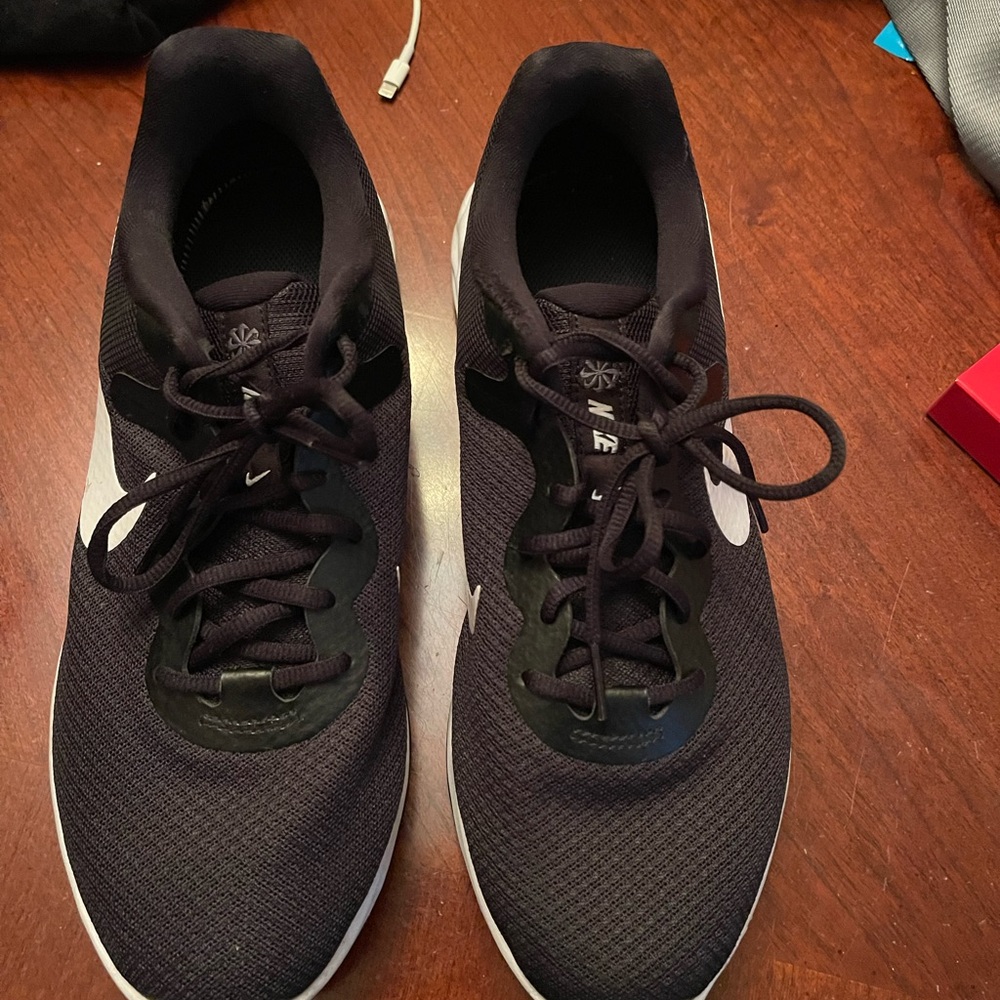 Nike Men's Black and White Sneakers